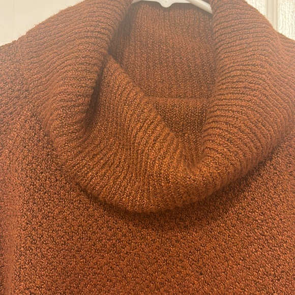 Rust colored sweater - Picture 2 of 4